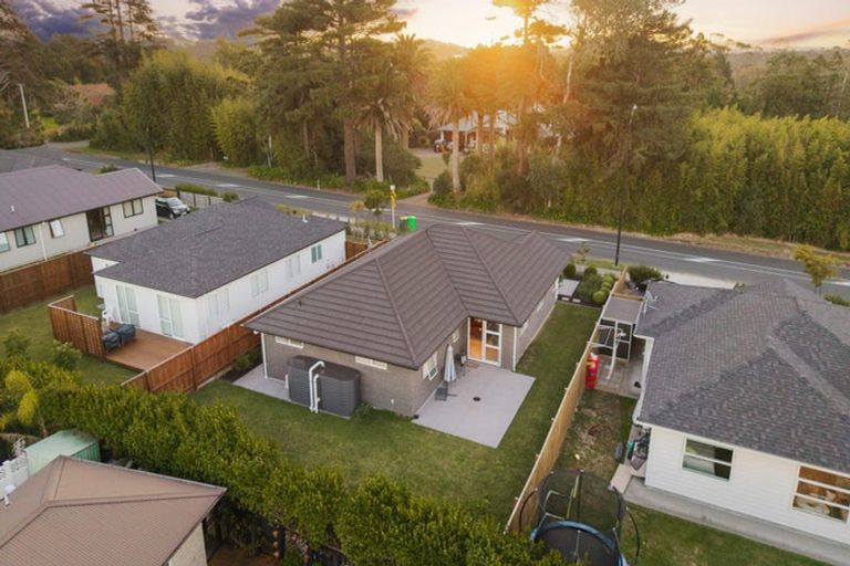 Photo of property in 103 Station Road, Kumeu, 0891