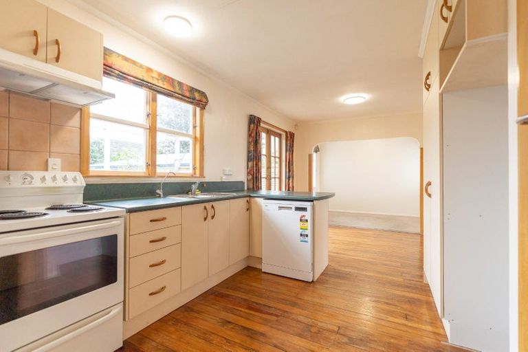 Photo of property in 27 Pembroke Street, Highbury, Palmerston North, 4412