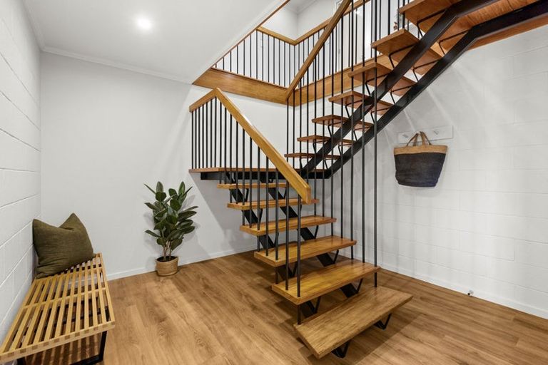 Photo of property in 14 Priestley Road, Bluff Hill, Napier, 4110