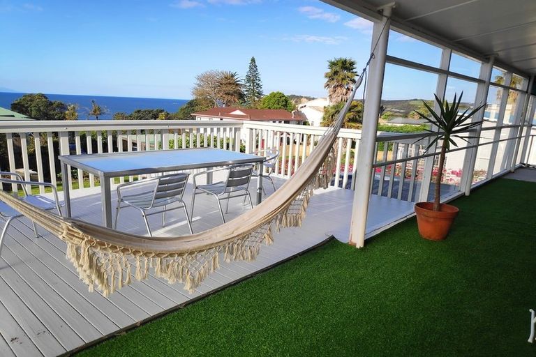 Photo of property in 114 Pacific Parade, Army Bay, Whangaparaoa, 0930