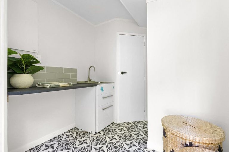 Photo of property in 7 Westhill Road, Point Howard, Lower Hutt, 5013