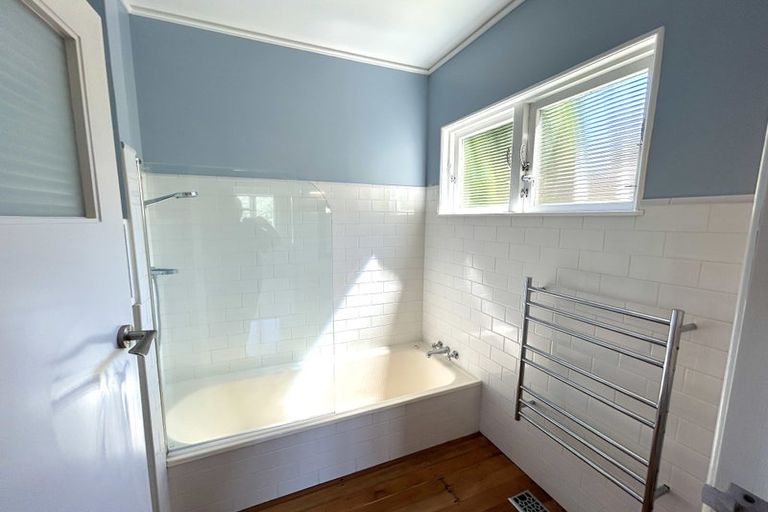 Photo of property in 25 Torwood Road, Khandallah, Wellington, 6035