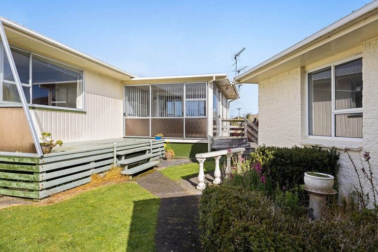 Photo of property in 27 Davidson Street, Hawera, 4610
