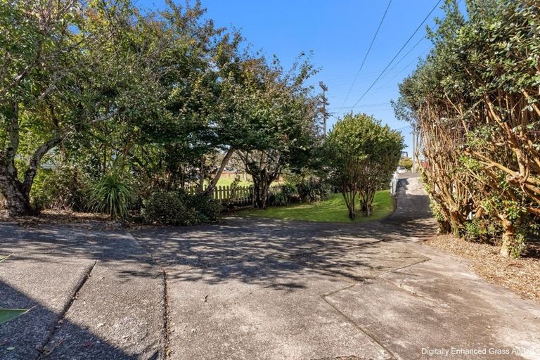 Photo of property in 21 Saint Leonards Road, Kelston, Auckland, 0602