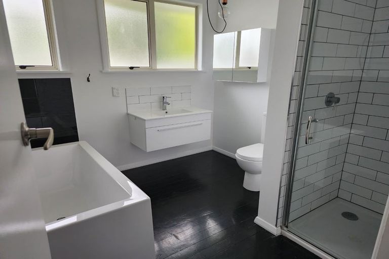 Photo of property in 132 Huatoki Street, Frankleigh Park, New Plymouth, 4310