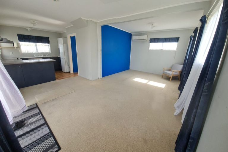 Photo of property in 14 Sheridan Drive, New Lynn, Auckland, 0600