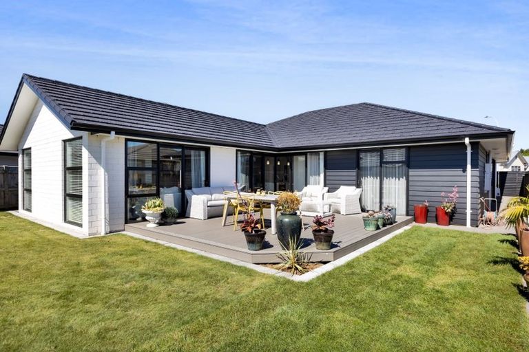 Photo of property in 3 Tupare Place, Highlands Park, New Plymouth, 4312