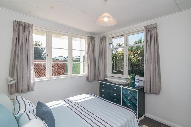 Photo of property in 4 Gavin Road, Raumati Beach, Paraparaumu, 5032