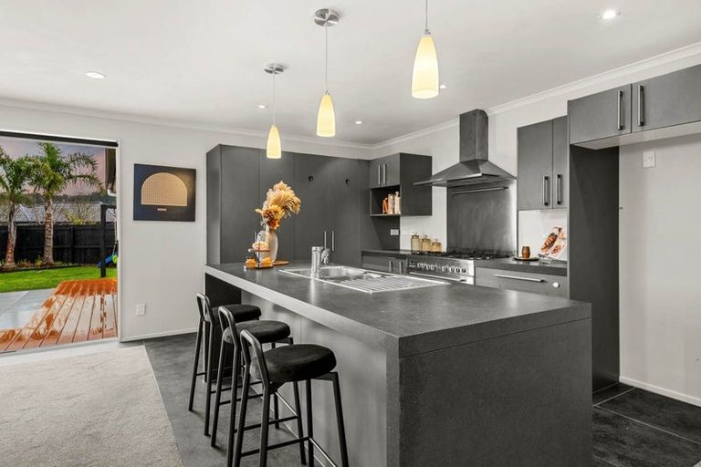 Photo of property in 18 Huntington Park Drive, Greenhithe, Auckland, 0632