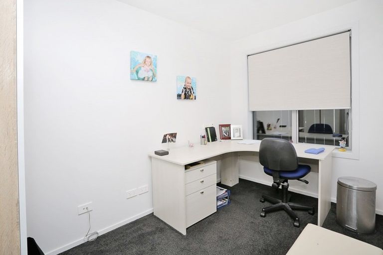 Photo of property in 28 Northside Drive, Waikiwi, Invercargill, 9810