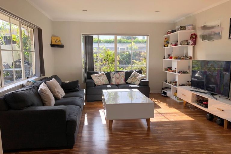 Photo of property in 1/61 Glenmore Road, Sunnyhills, Auckland, 2010