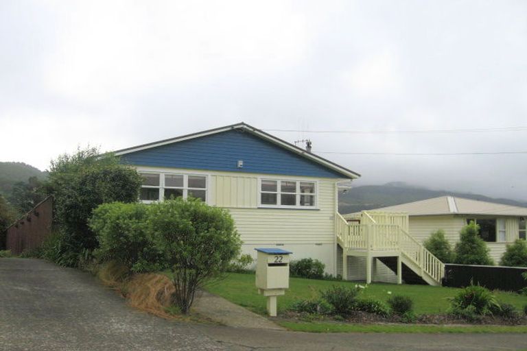Photo of property in 22 Saint Edmund Crescent, Tawa, Wellington, 5028