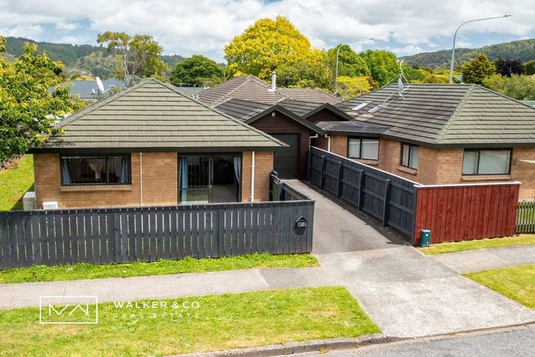 Photo of property in 2 Bathurst Street, Heretaunga, Upper Hutt, 5018