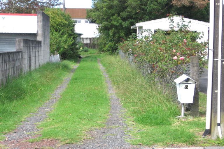 Photo of property in 5 Grainger Road, Te Atatu South, Auckland, 0610