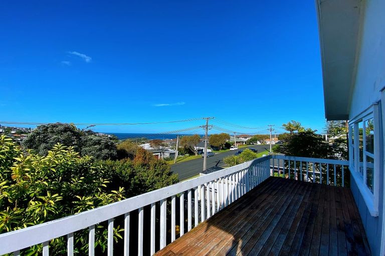Photo of property in 1/28 Rangitoto Terrace, Milford, Auckland, 0620