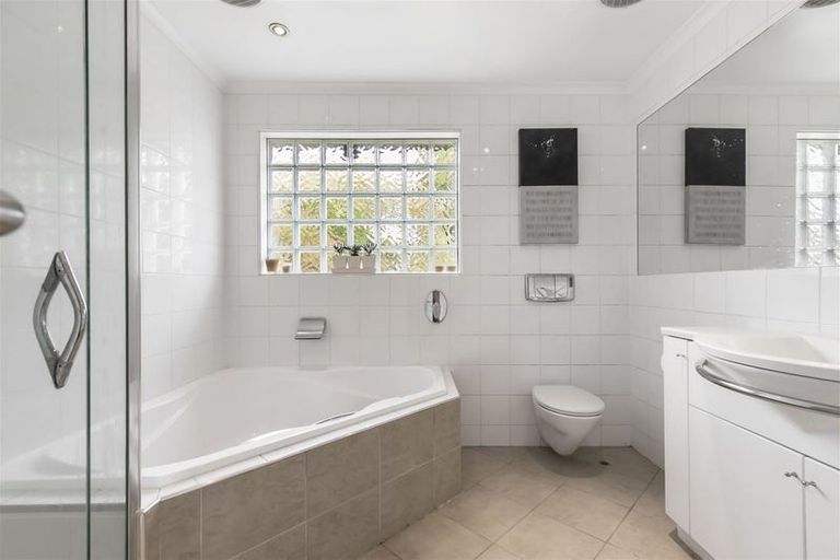 Photo of property in 38a Sunnynook Road, Sunnynook, Auckland, 0620