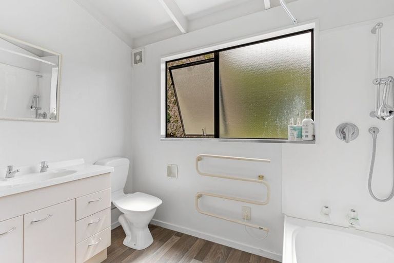 Photo of property in 40 Kotare Place, South Bay, Kaikoura, 7300