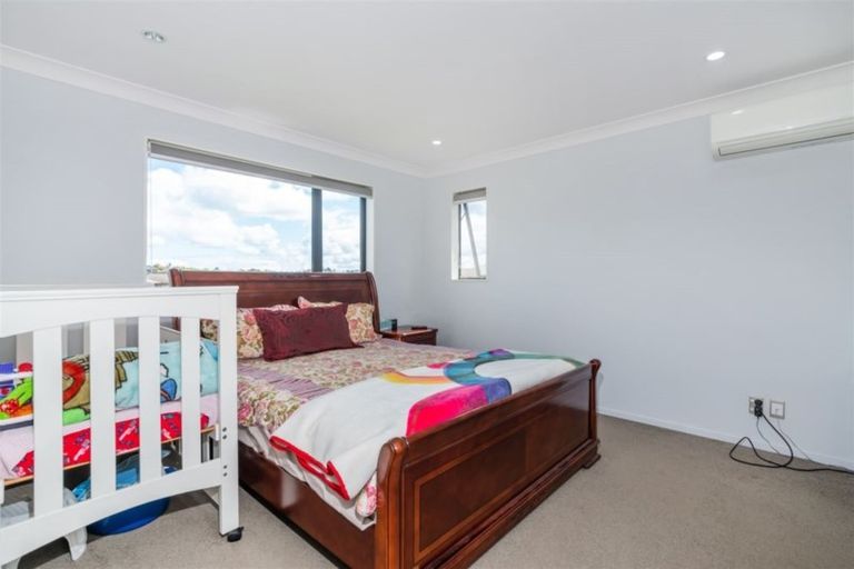 Photo of property in 23 Midhurst Avenue, Henderson, Auckland, 0612