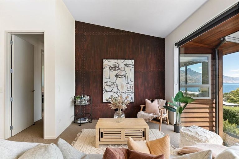 Photo of property in 17 Poplar Drive, Kelvin Heights, Queenstown, 9300