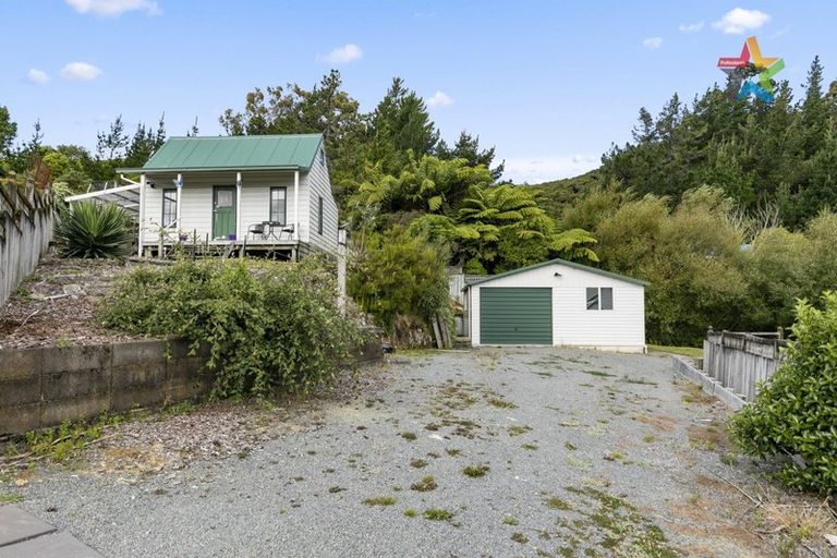Photo of property in 2/9 Montgomery Street, Stokes Valley, Lower Hutt, 5019