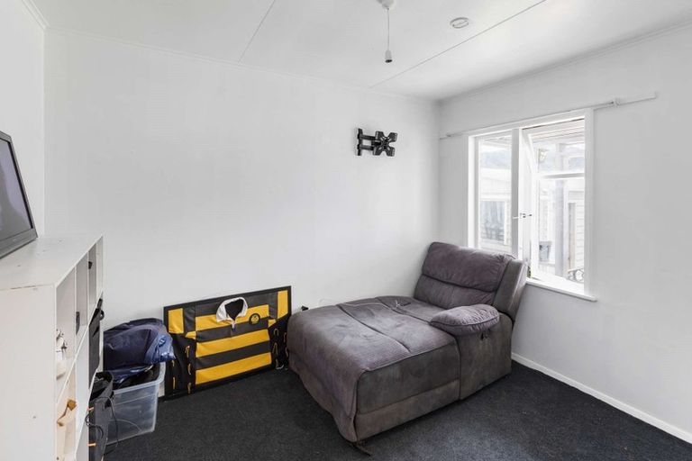 Photo of property in 11 Russell Road, Wainuiomata, Lower Hutt, 5014