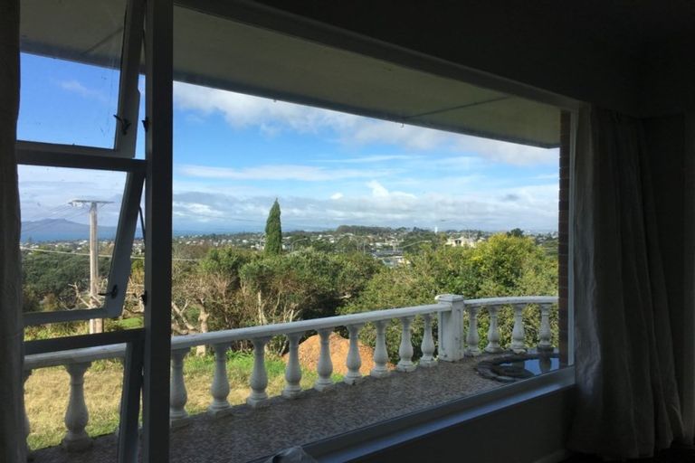 Photo of property in 459 East Coast Road, Murrays Bay, Auckland, 0630
