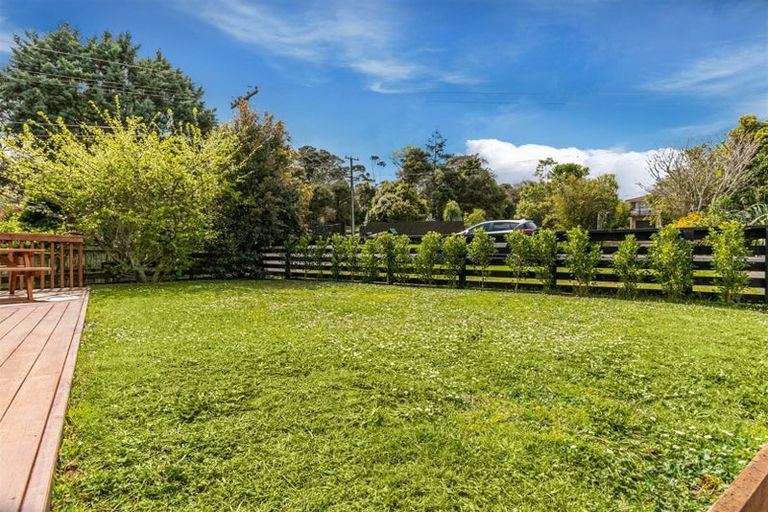 Photo of property in 10 Puketaha Road, Swanson, Auckland, 0816