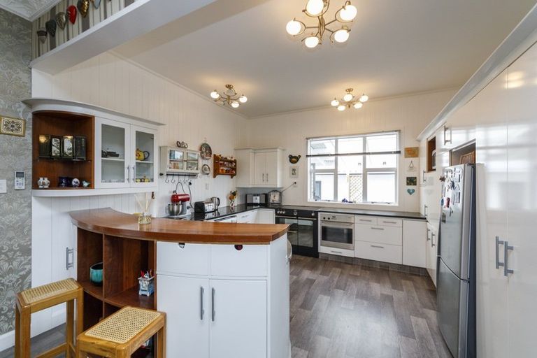 Photo of property in 2 Fagan Street, Sanson, 4817