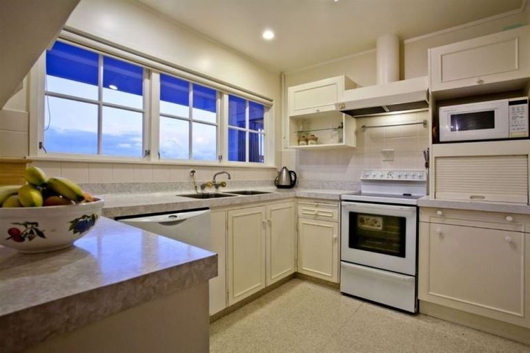 Photo of property in 24 Waitemata Road, Hauraki, Auckland, 0622