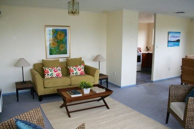 Photo of property in 32 Pekanga Road, Normandale, Lower Hutt, 5010