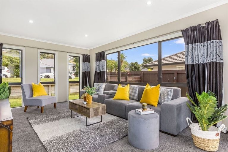 Photo of property in 17 Tongariro Drive, Aotea, Porirua, 5024