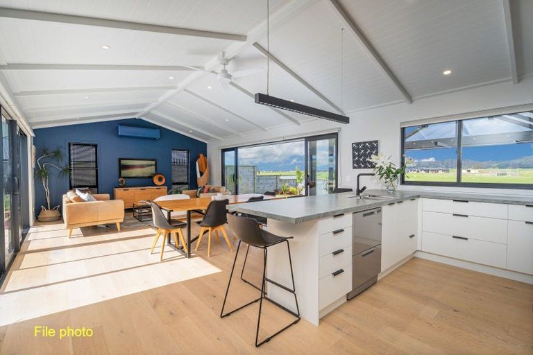 Photo of property in 20 Ngaroma Crescent, Whitianga, 3510