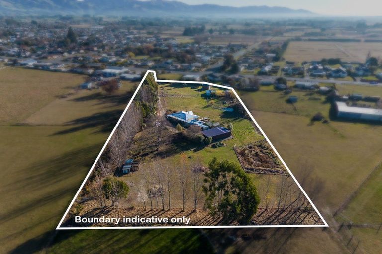 Photo of property in 31 Timaru Road, Waimate, 7924