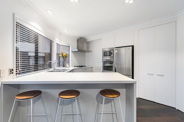 Photo of property in 1a Frieston Road, Milford, Auckland, 0620