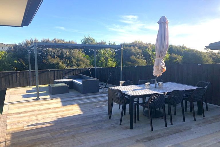 Photo of property in 31 Tahuna Minhinnick Drive, Glenbrook, 2681