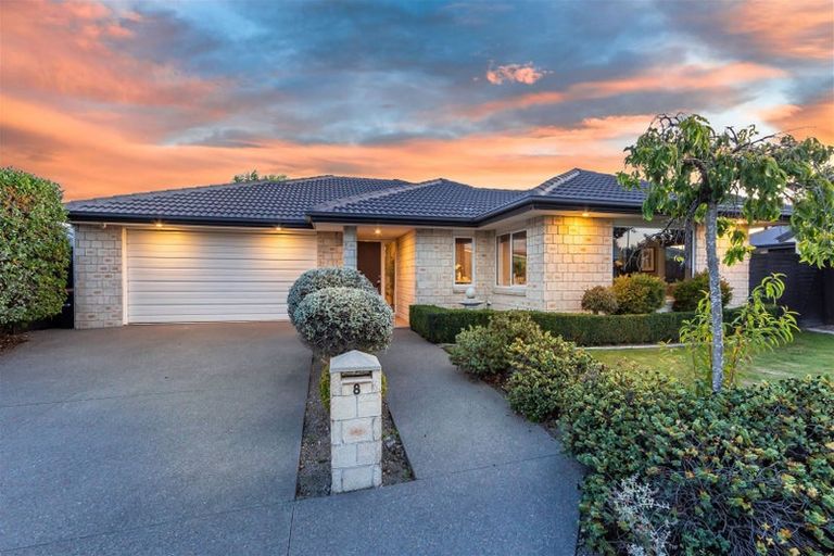 Photo of property in 8 Springside Place, Redwood, Christchurch, 8051