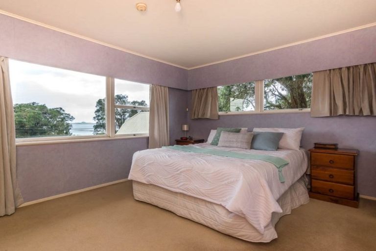 Photo of property in 15 Harrybrook Road, Green Bay, Auckland, 0604