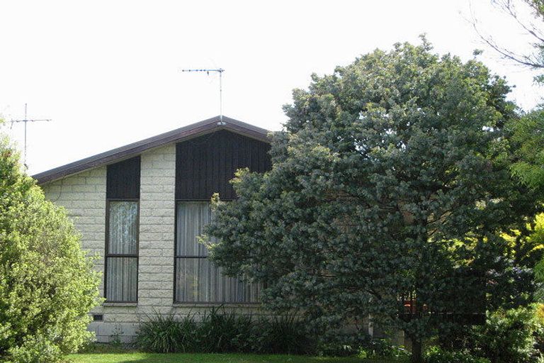 Photo of property in 31 Salford Avenue, Redwood, Christchurch, 8051