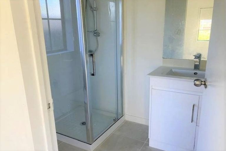 Photo of property in 2 Cyclamen Road, Mangere, Auckland, 2022