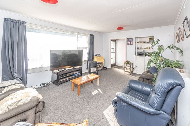 Photo of property in 180 Puriri Street, Castlecliff, Whanganui, 4501