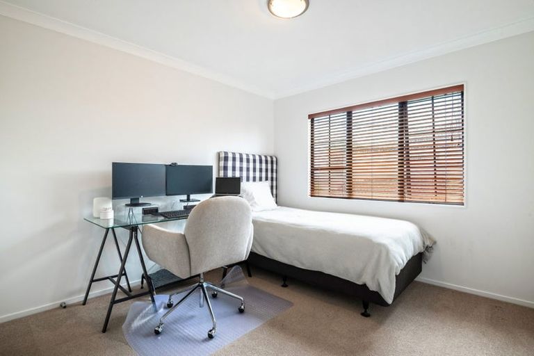 Photo of property in 8a Onepoto Road, Hauraki, Auckland, 0622