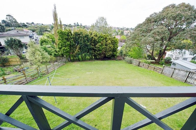 Photo of property in 13 Trias Road, Totara Vale, Auckland, 0629