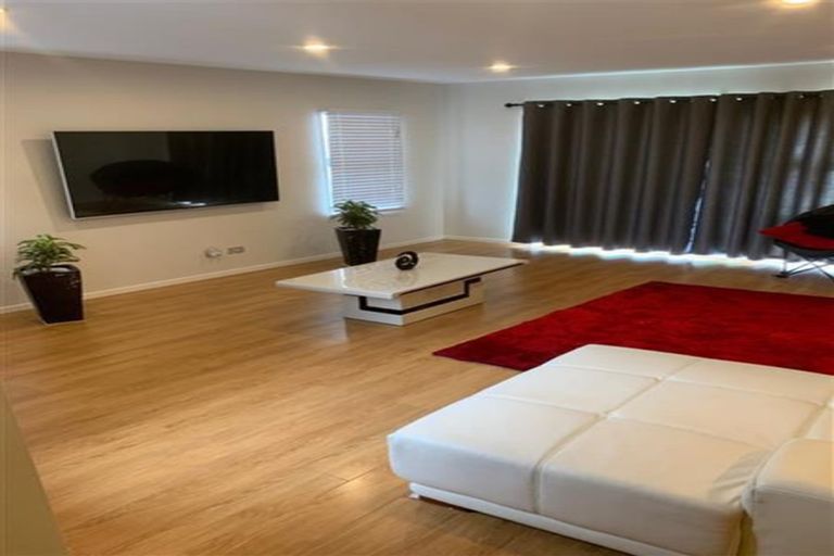 Photo of property in 65 Kirikiri Drive, Papakura, 2110