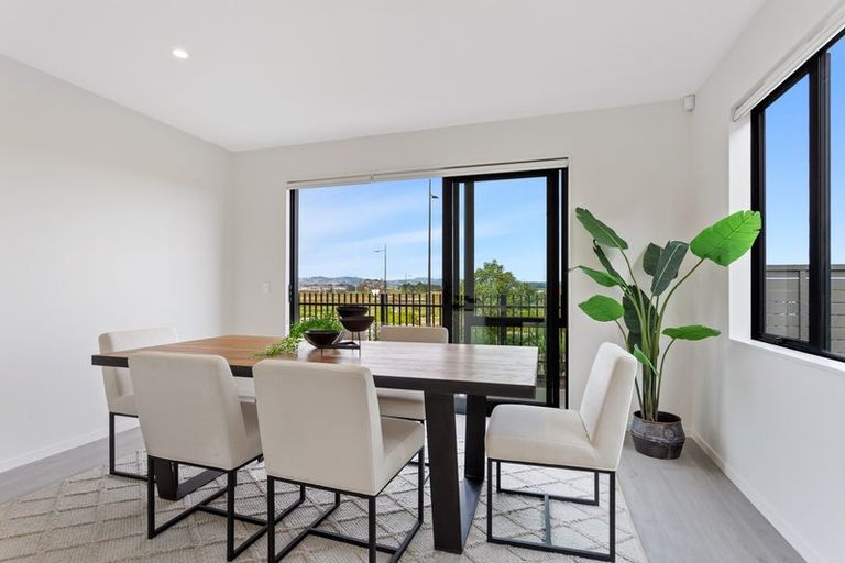 Photo of property in 17 Park Green Avenue, Rosehill, Papakura, 2113