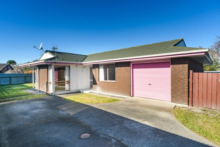 Photo of property in 18 Westmere Place, Takaro, Palmerston North, 4412