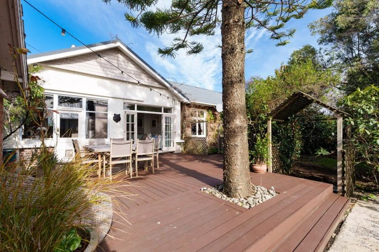 Photo of property in 20 Hargest Crescent, Saint Kilda, Dunedin, 9012