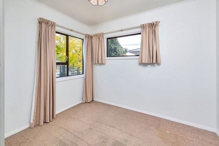 Photo of property in 30 Sutton Crescent, Papakura, 2110