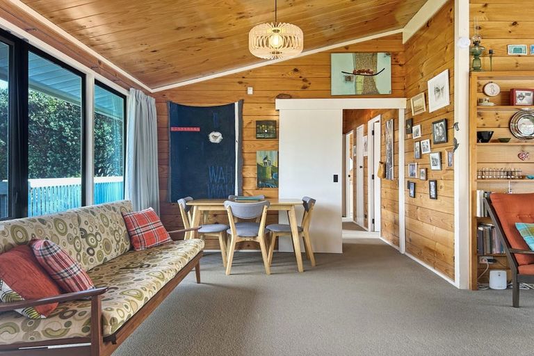 Photo of property in 1a Field Way, Waikanae Beach, Waikanae, 5036