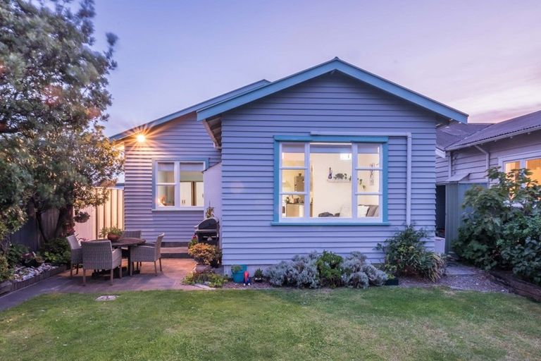 Photo of property in 23 Resolution Street, Lyall Bay, Wellington, 6022