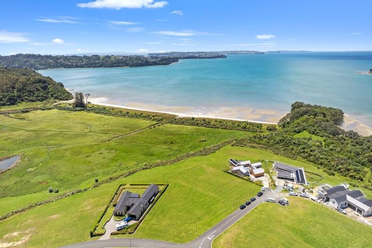 Photo of property in 1 Takahuri Place, Okura Bush, Silverdale, 0794